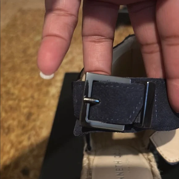 Kenneth Cole Navy Wedge Sandals. Size 7.5 preloved - Picture 9 of 16